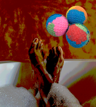 Load image into Gallery viewer, Mermaid Dreams Bath Bomb
